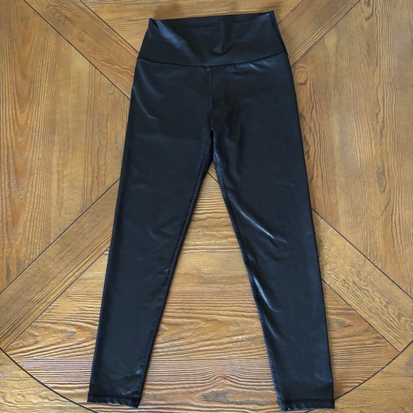 Aerie Glossy Textured Chill Play Move Black Leggings Size Large - Picture 1 of 6